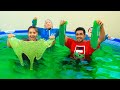 सबसे बड़े सलाईम पूल के अंदर स्विमिंग