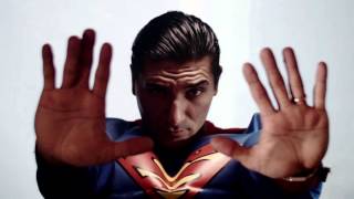 Ömer Aslan | Superman // lovelab.berlin | Kollaps