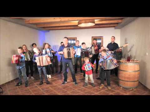 Nejc Kastelic z učenci - Zadnjo noč v letu