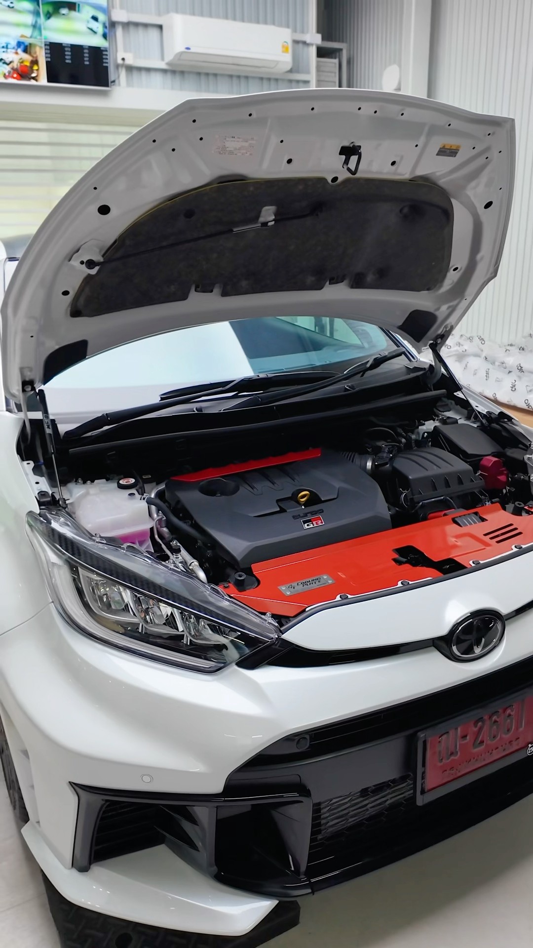 #BFMperformance Hood Damper Toyota #GRyaris #GFORCE