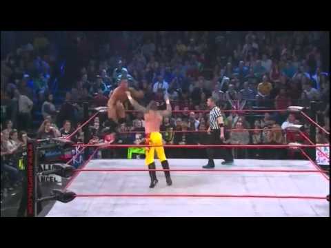 Kid Kash and Jesse Sorensen chokes in mid air