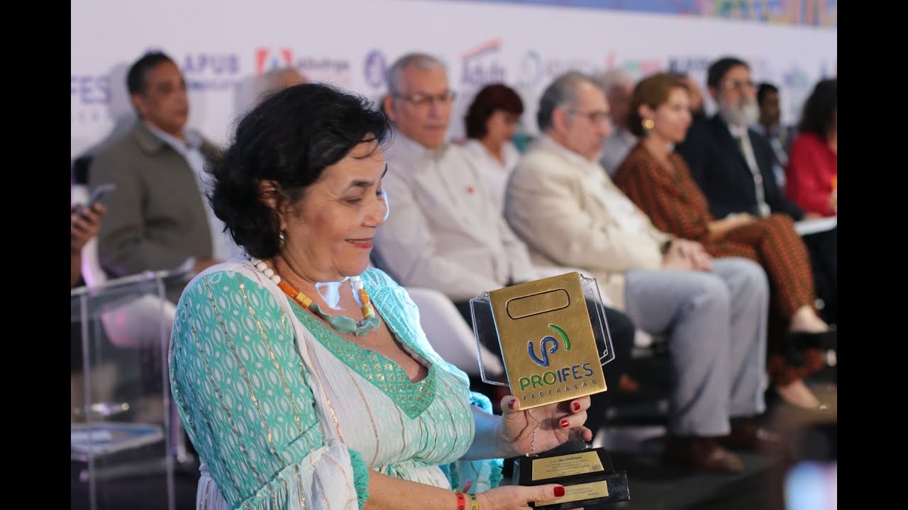 XIX Encontro Nacional | Gilka Pimentel recebe o Pr&ecirc;mio PROIFES-Federa&ccedil;&atilde;o