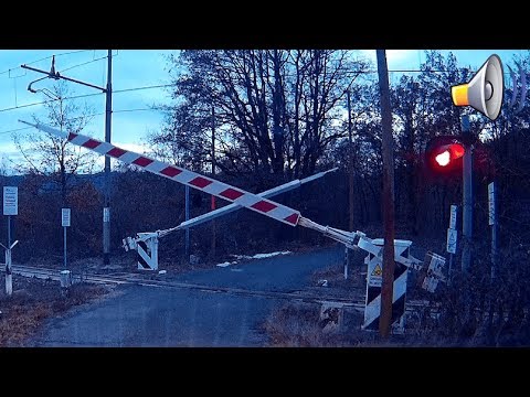 Passaggio a livello Boschi direzione Spigno Monferrato treno in transito # railroad crossing