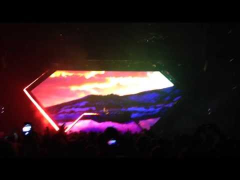 Avicii | The Killers Vs. CAZZETTE - Shot At Night @ Tele2 Arena