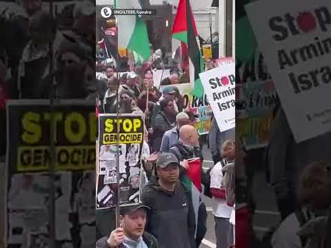 Filistin için bir kez daha yüzbinler Londra’da sokağa çıktı