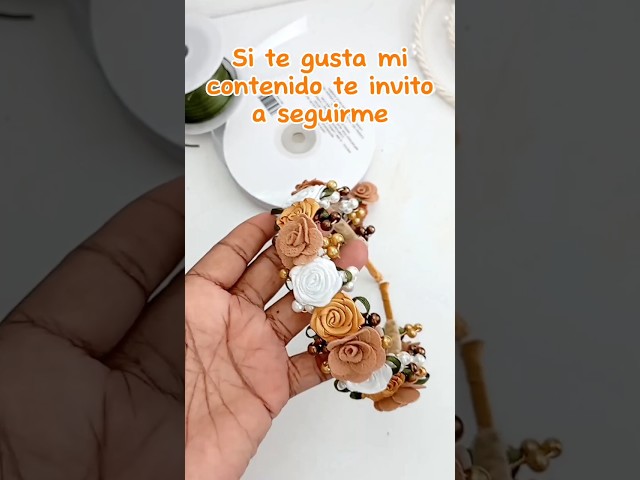Vídeo relacionado con Diadema de niña de flores para bodas,Coronas de niña de flores para bodas | Elegante tocado de perlas hecho a mano | Tocado de guirnalda ajustable portátil, diadema multifuncional para juegos de rol,