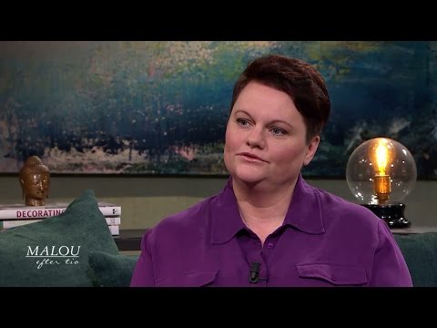 Marja har inte råd att byta glödlampa i badrummet - Malou Efter tio (TV4)