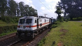 preview picture of video 'offlink 30608 bhilai wap7 51755 Chirimiri Anuppur passenger near bijuri'