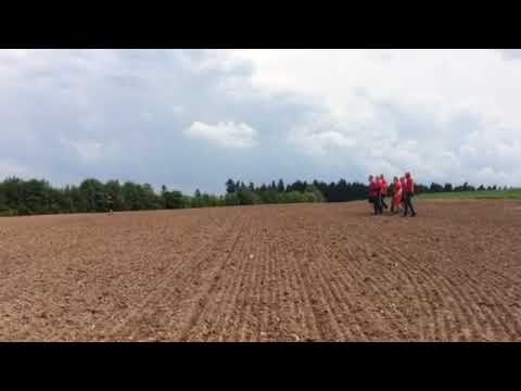 FRANZÖSISCHE VS. DEUTSCHE HOOLIGANS ACKER FIGHT HOOLIGANS FELD WALD WIESE DEUTSCHLAND