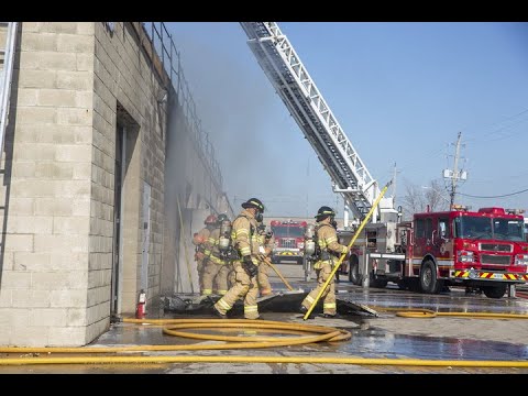London strip mall fire forces roofers to flee