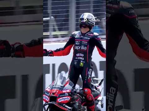 ¡Nueva cita con la velocidad! El Gran premio de Valencia de #MotoGP se vive en #Mediaset 🏍️💨