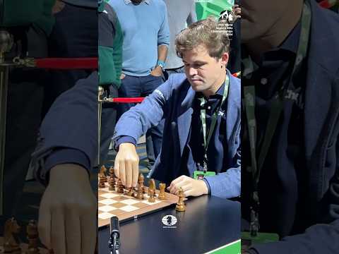 Magnus Carlsen arrives 1 minute late for Round 1 of Blitz!