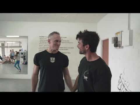 Ido Portalが語る、初心者の心構えと遊びの重要性 - Just Move By London Real (Ido Portal On The Beginner's Mindset And Importance Of Play - Just Move By London Real)