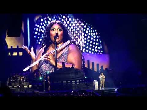 Lizzo Plays James Madison's flute - Cap One Arena "Special" Tour 9.27.22