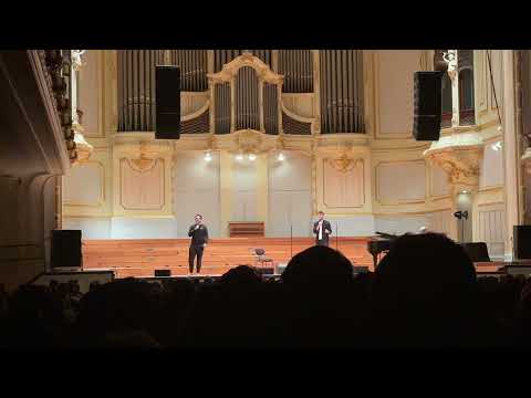 Hinter dem Mikrofon - DPU live in Hamburg