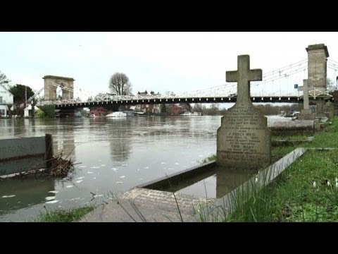 Gb, venti a 160 km/h, il Tamigi ai livelli più alti da 60 anni