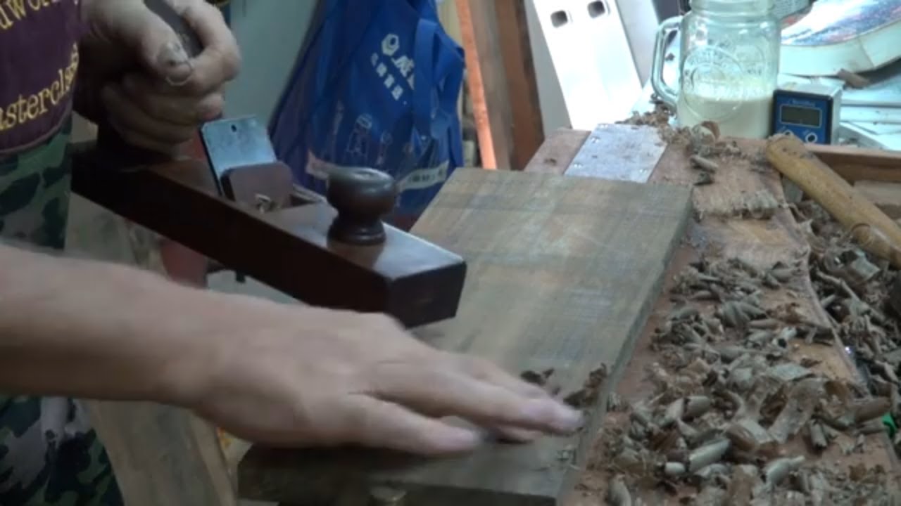 Squaring a board using only Hand tools