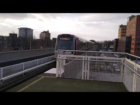 RET SG3 5605 + HSG3 5718 vertrekken van metrostation Spijkenisse Centrum