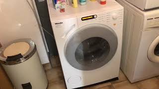 Die Waschmaschine auf einer „Antivibrationsmatte“. Warum man das nicht tun sollte