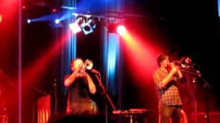 Beirut - Forks and Knives (La Fête) (live in Prague)