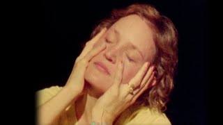 Laura Cahen - Désarmée (Clip Officiel)