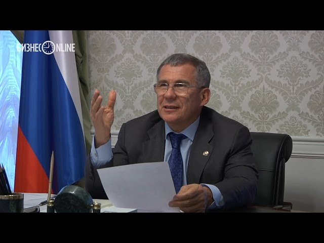 Миңнеханов бүләк өләшкәндә кечкенә малай аңа «син» дип дәшә [видео]