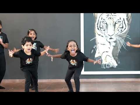 ROAR song, Dance performance by Kindergarten