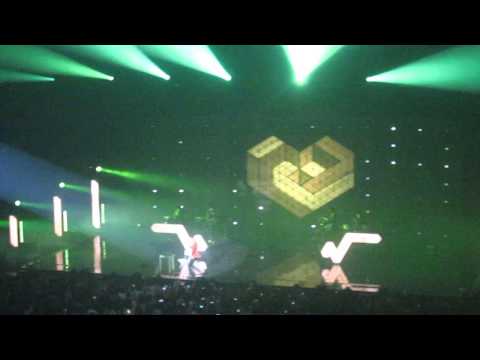 Stromae - Tous les mêmes (Vorst Nationaal/Forest National 04/04/2014)