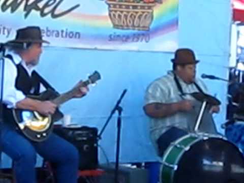 Papa Soul Food  and Walker T Ryan at Saturday Market Jitterbug swing4 04 09