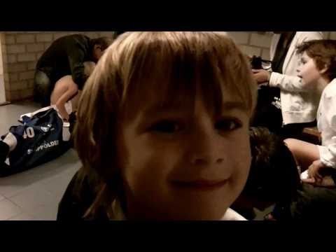 Wippolder F12: spanning in de kleedkaner voor de 1ste wedstrijd