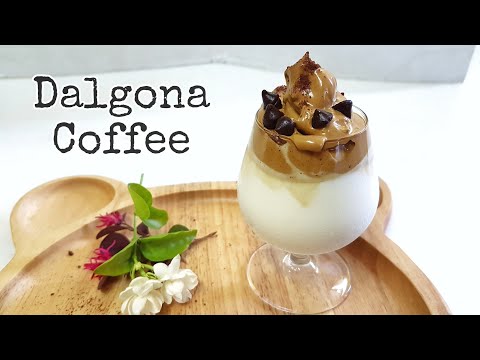 Dalgona Coffee with Chocolate Chips (Easy Recipe)