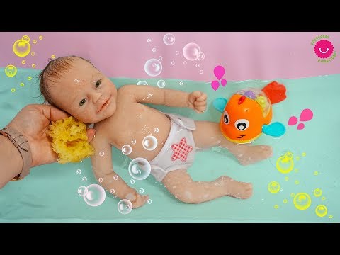 🛁El primer baño de ANUK - Cómo bañar a un reborn de silicona