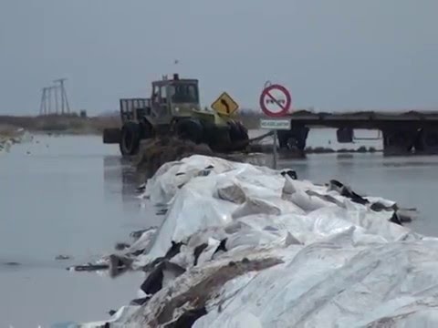 COLONIA BREMEN AVANZAN OBRAS PARA DESAGOTAR RUTA INUNDADA