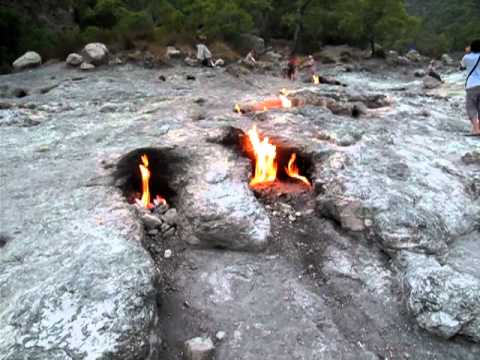 ens.ch : "brennende Felsen" bei Chimaera (Chimera)