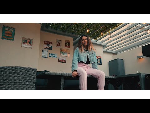 Gigi Caro - Casa Sola 💅🏻😈 (Video Oficial)