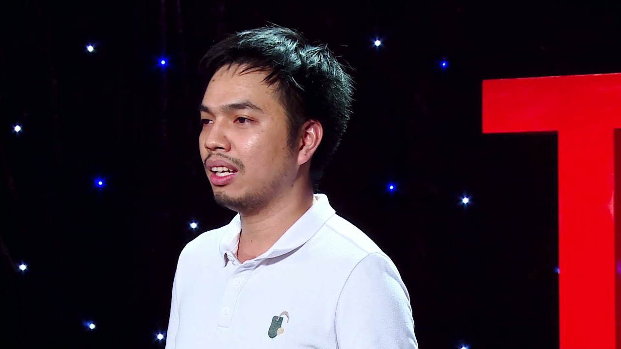 How Should We Sustain Education? | Đức Hoàng | TEDxRMIT