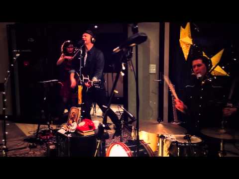 Skipping Girl Vinegar - Hand To Hold - Live at Atlantis Sounds studios