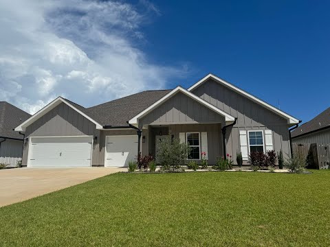 Charming 4 bedroom 3 bathroom Rental in Waters Edge property video