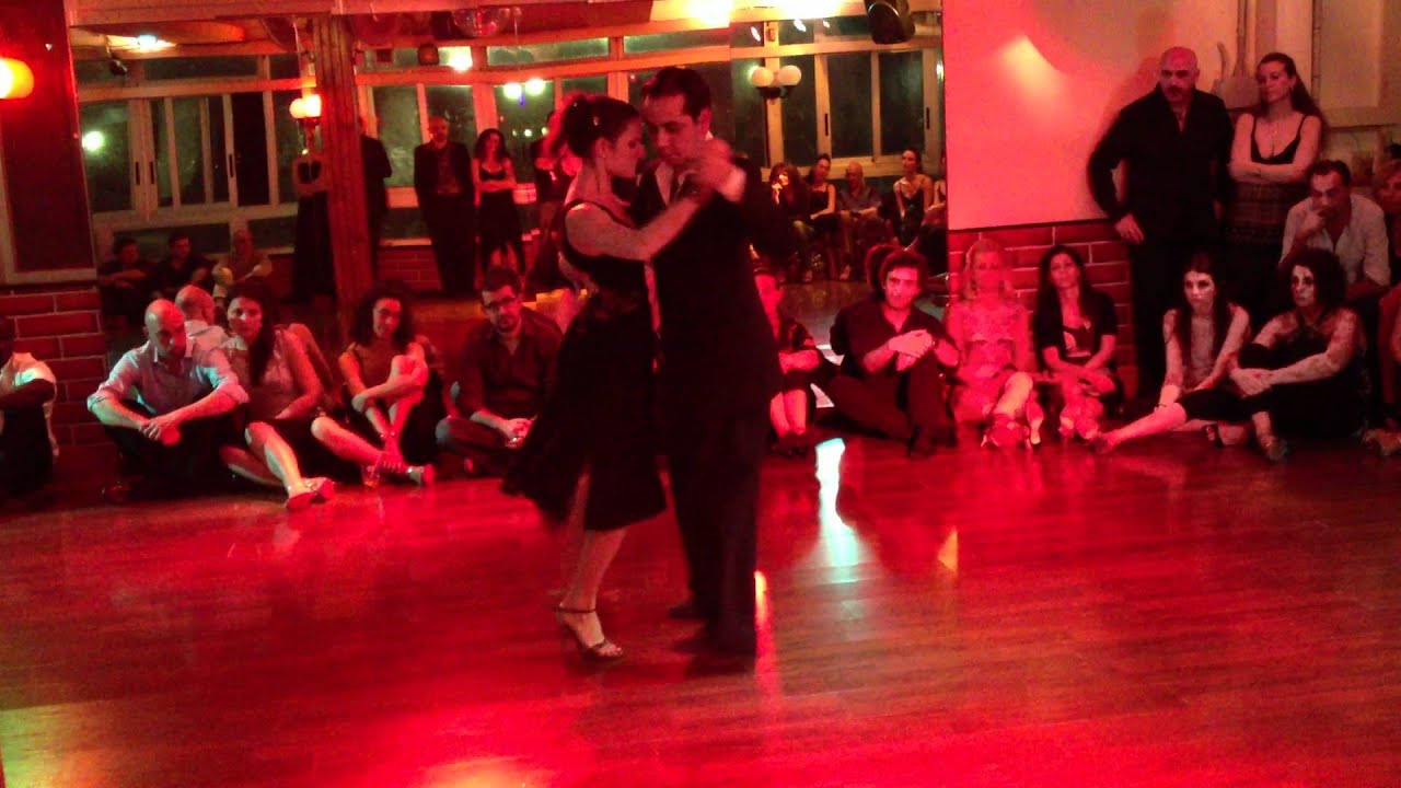 Diego Perez y Soledad Cantarini 29-04-12 Milonga del Angel Genova -2