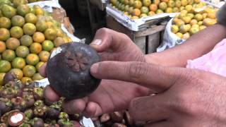 preview picture of video 'The Massive and Lively Daily Berastagi Market in North Sumatra'