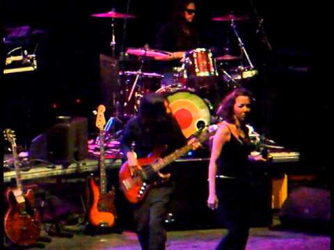 Thievery Corporation - A Warning (dub) + Web of Deception (live @ Lycabettus - Athens, 14/7/11)