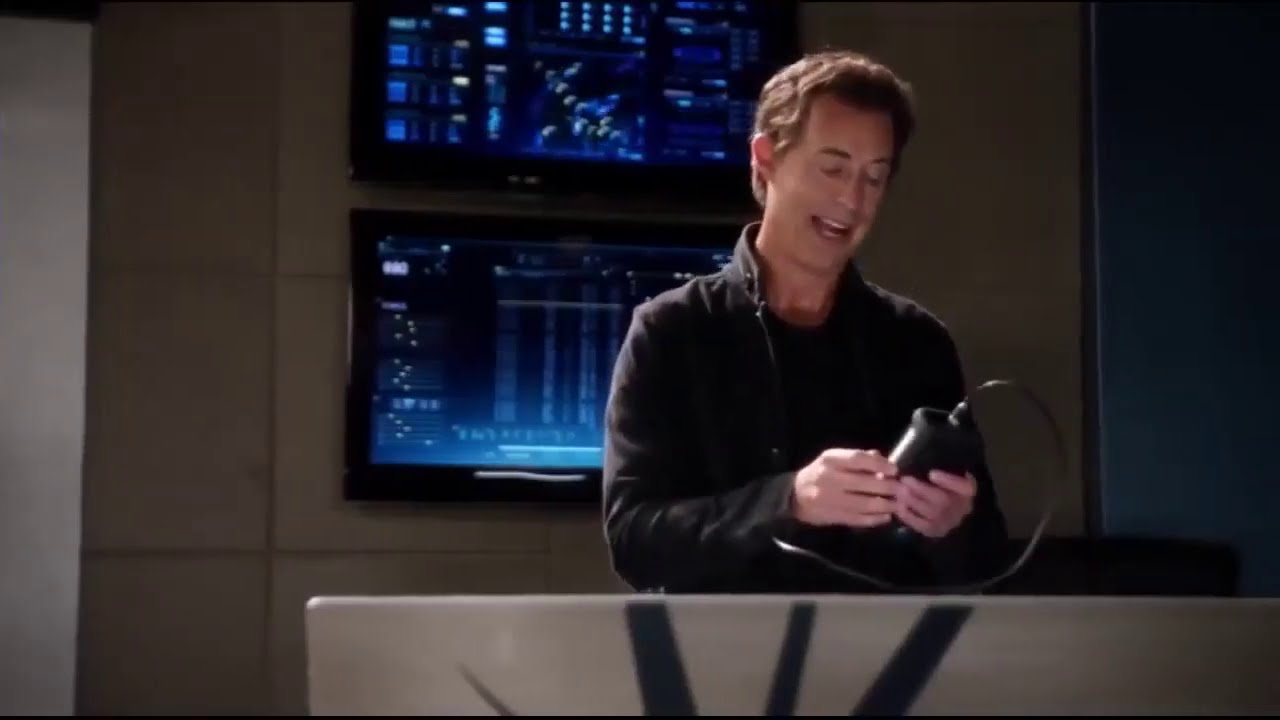 Harry Wells Cursing at Cisco