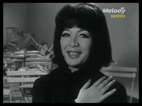 Juliette Greco sings Sous le ciel de Paris