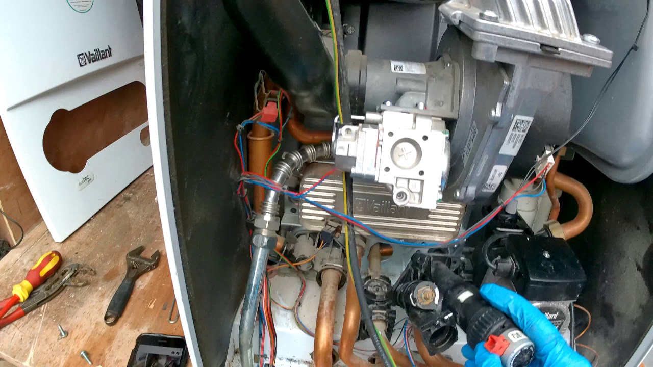 Vaillant EcoTec Pro | Changing The Diverter Valve | Radiators Getting Hot Whilst Using Hot Water