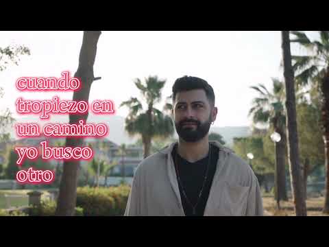 YO VIVO SOLO.(con letra).                              Farid Ortíz.