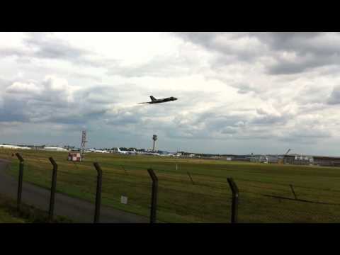 Avro Vulcan XH558 Flypast