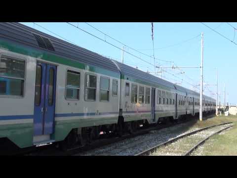 TRENO E. 464 - ARRIVA IN STAZIONE A CUNEO - 17 - 4 - 2014.