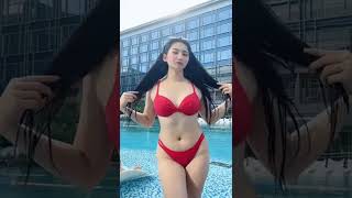 bikini TikTok be like...