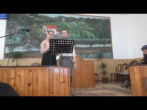 Surorile Lenuta Damacus si Valerica Florea - La crucea de la Golgota