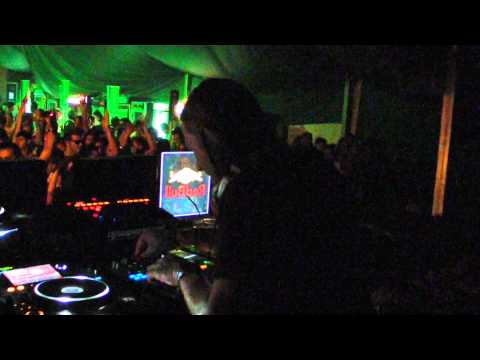 James Zabiela @ Sunwaves 10 Navodari, Romania - 13.08.2011 [HD]